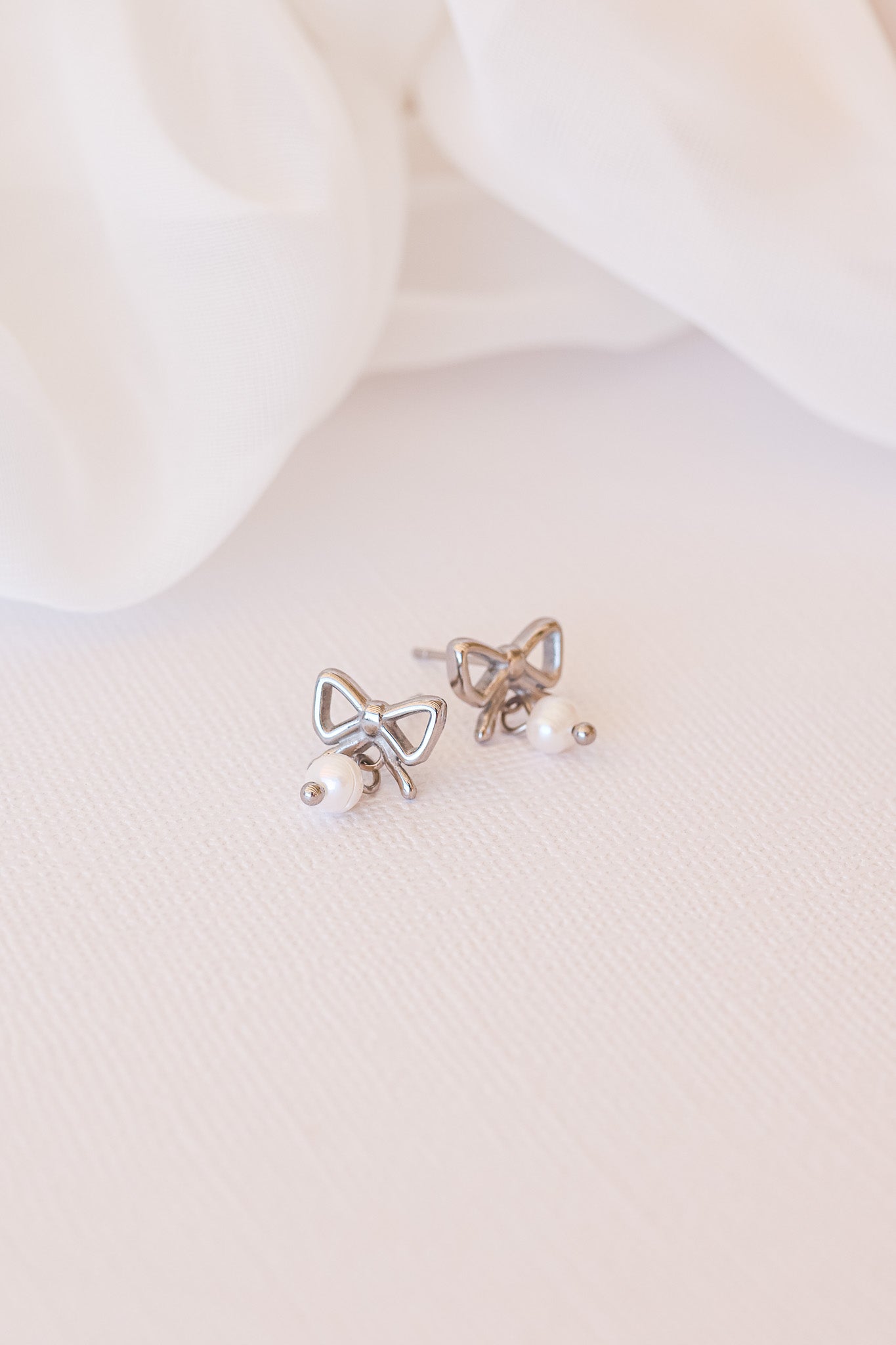 Jane Bow & Pearl Drop Earring